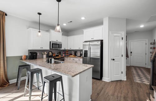 Greenville House | Retreat @ The Hollow Luxury 3BR 3BA Garage Patio & Backyard ECU