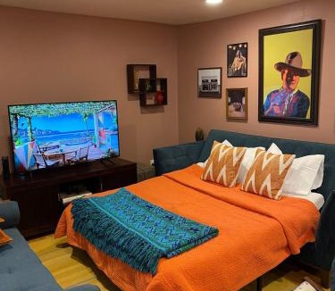 Blackshear-Prospect Hill House | Retro Cowyboy Villa in the Heart of Austin