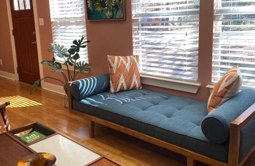 Blackshear-Prospect Hill House | Retro Cowyboy Villa in the Heart of Austin