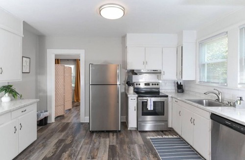 Forest Acres House | Revamped 3BR Oasis on Forest Dr
