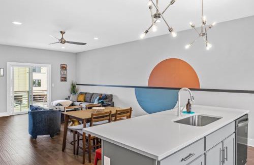 Katie Hill Neighborhood Apartment | Rhythm & View - Large Groups