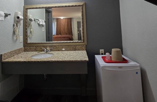 North Chesterfield Hotel | Richmond Room w/Free Onsite Parking! | Near Virginia Museum of Fine Arts