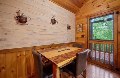 Mineral Bluff House | Ricks Retreat-Log Cabin, near Blue Ridge, hot tub
