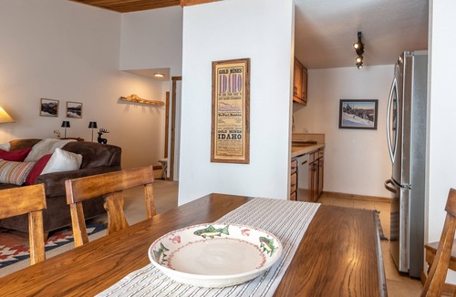 Elkhorn Village Condo | Ridge Condo 2660 - Rustic Condo at Elkhorn Resort with Pool Access