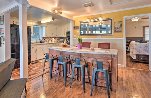 Ridgeway Cottage | Ridgeway Lake House Rental w/ Boat Dock!