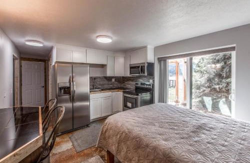 Laclede House | Riley Creek