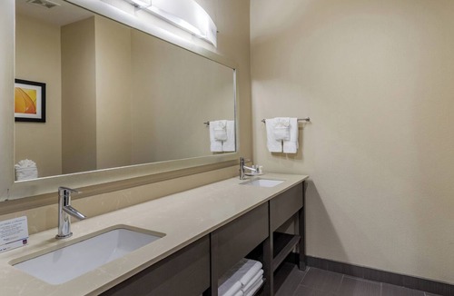 Barker Hotel | Ring Of Honor 4 Years Running Top 1% on TripAdvisor and Booking.com