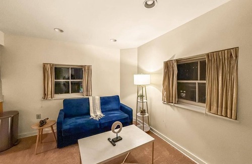 Rittenhouse Row Apartment | Rittenhouse 1BD, Sleeps 4, Walk to Square & Shops
