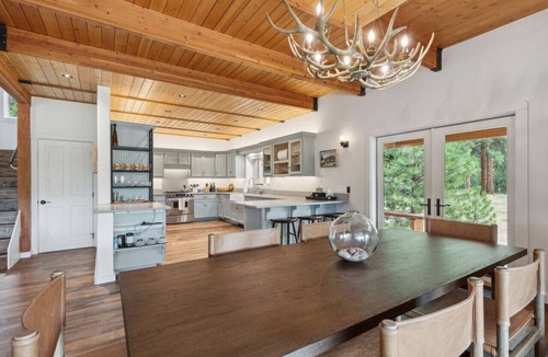 Grantsdale Cabin | River Bend Lodge: Luxury riverfront home