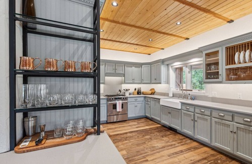 Grantsdale Cabin | River Bend Lodge: Luxury riverfront home