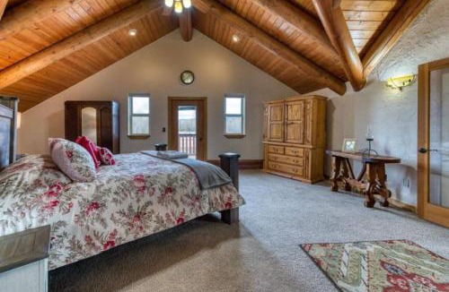 Grantsdale House | River Cabin Minutes To Town