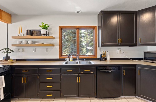 Newport Cabin | River Cabin-Pristine PNW Summer-Ski Cabin-Fall Magic