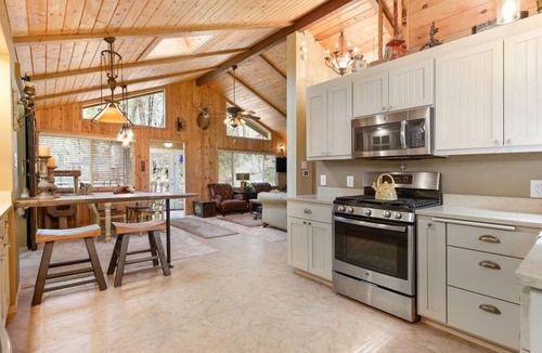 Kyburz Cabin | River Front/Private Beach Family Friendly Cabin Tahoe basin