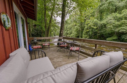 Helen Cabin | River Haus - Riverfront cabin on the Chattahoochee