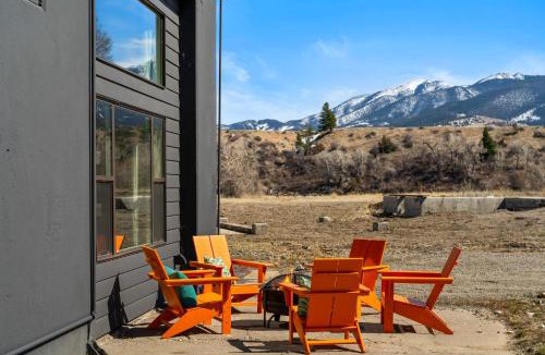 Livingston House | River Island Retreat