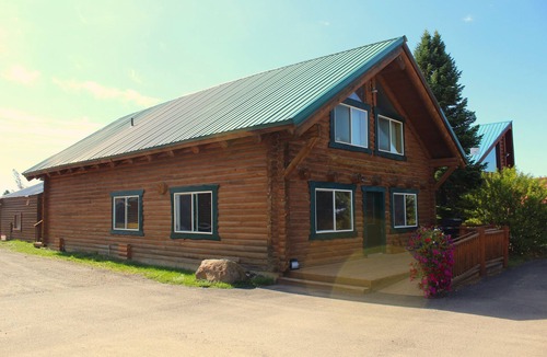 Last Chance Cabin | River Lodge Family Cabin - Unwind by nature's beauty!