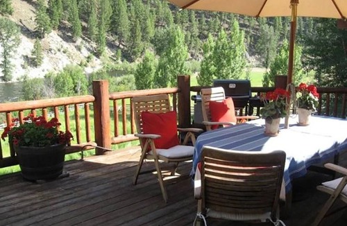 Stanley House | RIVER MAGIC! Riverfront Private Retreat—Fish and Kayak from the Backyard!