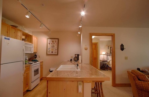 Driggs Condo | River Rock Retreat: Cozy & Light, In-unit laundry, Hot Tub, Close to Grand Targhee