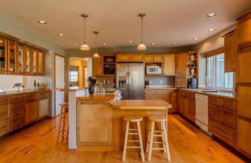 Bozeman House | River's Bend Retreat - Fishing on the East Gallatin River with Mountain Views