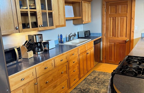 Emigrant House | River View Gateway- 5 min walk to Yellowstone River