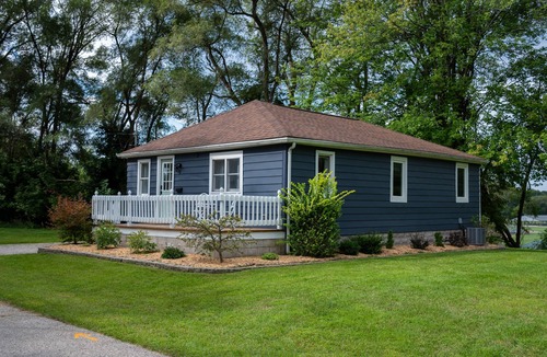 Mount Pleasant House | River view home-close to CMU and Soaring Eagle Casino
