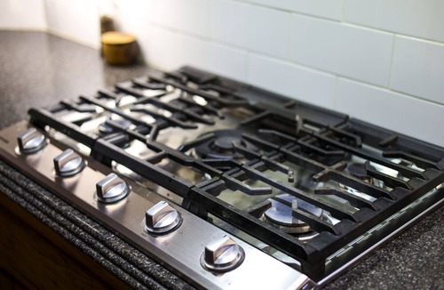 Madison Cabin | RIVER VIEW, HOT TUB, FIRE PIT, 10 min to Nashville! nPet friendly