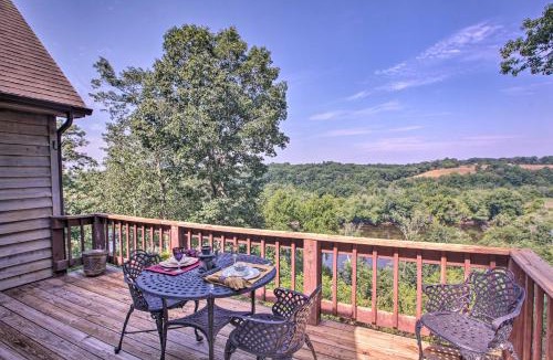 Scottsville Apartment | River Views + Deck: Peaceful Virginia Retreat