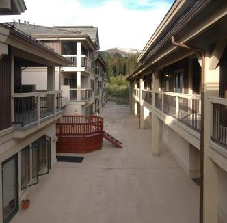 Four O'Clock Apartment | Riverbend Lodge #001
