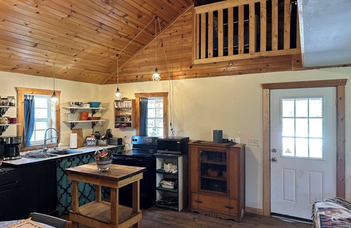 Rio Frio Cabin | RiverBend Retreat Cozy 1 bedroom, 2 loft cabin.