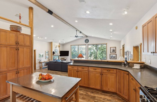 Grantsdale House | Riverfront 4 bed/3bath home on Bitterroot River plus a Pickleball Court