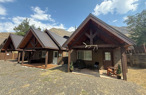 Riggins Cabin | Riverfront Cabin w/Loft in Riggins - Cozy Getaway!