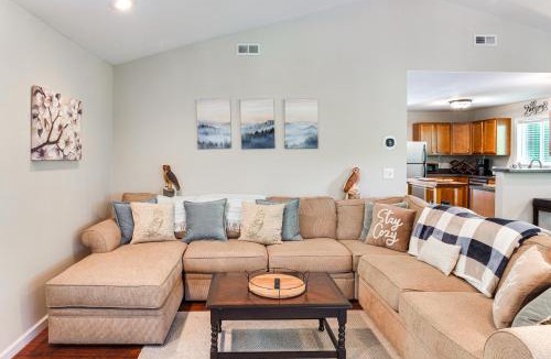 Van Buren County House | Riverfront Cottage Near Rock Island State Park