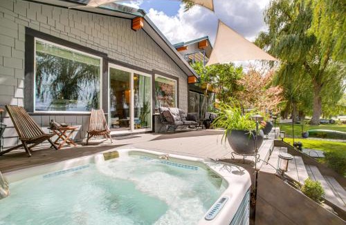 Tumtum House | Riverfront Duplex Dock and Views in Nine Mile Falls