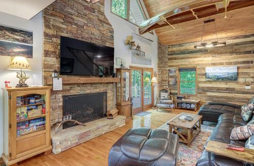 Rutherfordton House | Riverfront Lake Lure Lodge w/Fire Pit & Hot Tub!