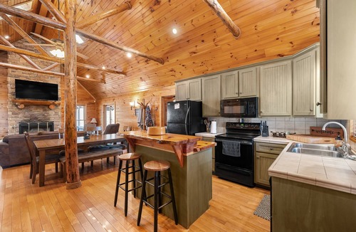 Copperhill Cabin | Riverfront Lodge, 5BR, Hot Tub, Pool Table & Views