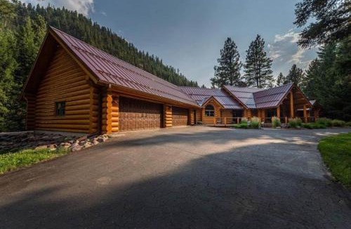 Greenough House | Riverfront Lodge On The Blackfoot