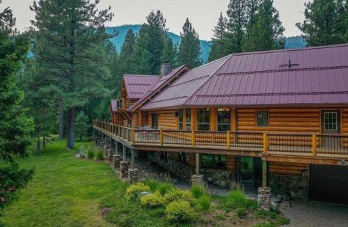 Greenough House | Riverfront Lodge On The Blackfoot