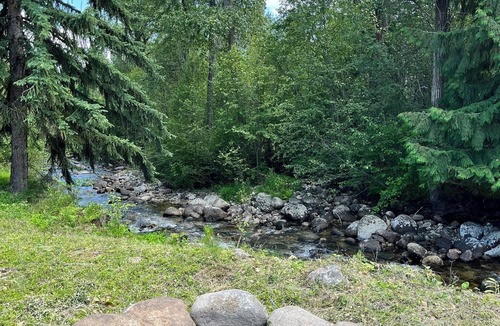 Hamilton House | Riverfront Luxury Cabin With Pond And Hot Tub