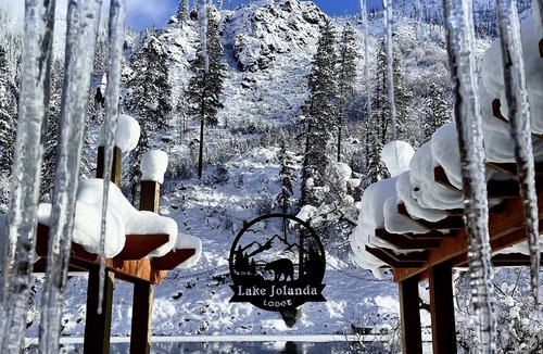 Winton House | Riverfront! Outdoor Ent, Hot Tub, Views & Pet Friendly. Minutes to Leavenworth!