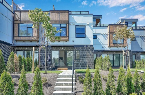 Queensborough House | Riverfront retreat w/private rooftop deck