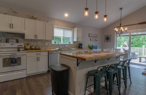 Bartlett House | Riverfront Vacation Home in Southeast Ohio ~ Big Bottom Boathouse