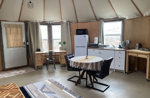 Buhl Apartment | Riverfront Yurt w/Hot Tub Near Hot Springs, Hiking & Kayaking