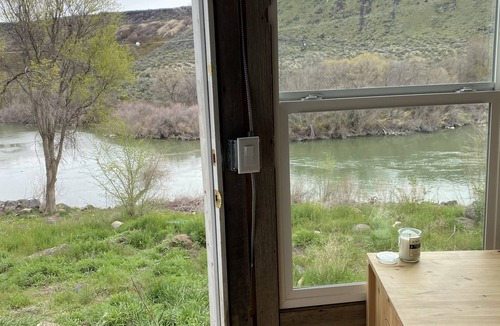 Buhl Apartment | Riverfront Yurt w/Hot Tub Near Hot Springs, Hiking & Kayaking