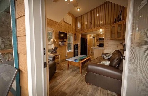 Ashford Cabin | Rivers Edge A River Front cabin with Majestic Mountain View’s