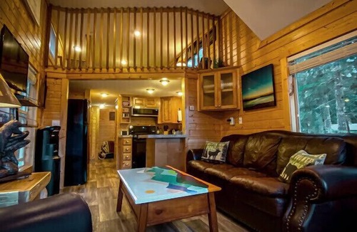 Ashford Cabin | Rivers Edge A River Front cabin with Majestic Mountain View’s