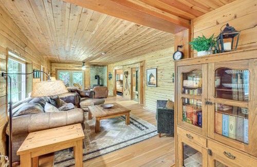 Troy House | Riverside Cabin on 9 Acres in Montana