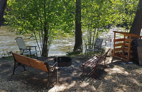Beaverdell Cabin | Riverside Cabin with Wood Fired Sauna on the Kettle River. Pet friendly.