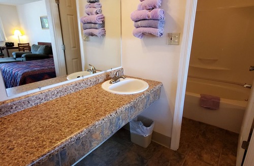 Glendive Hotel | Riverside Inn