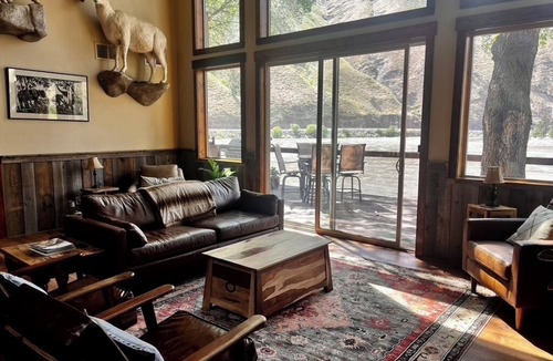 Riggins House | Riverside retreat at Rita Rapids Lodge