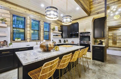 Broken Bow Cabin | Riverstone Estate | Luxe Creekside Group Getaway